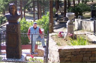 graves at boot hill of wild bill and calamity jane